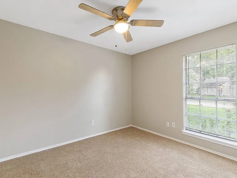 18067 Garden Manor Dr — Photo 5