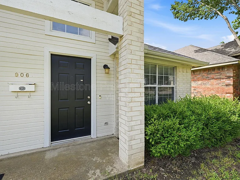 906 W Houston St #1 — Photo 4