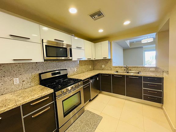 3rd image of 1257 Brockton Ave #Penthouse 4