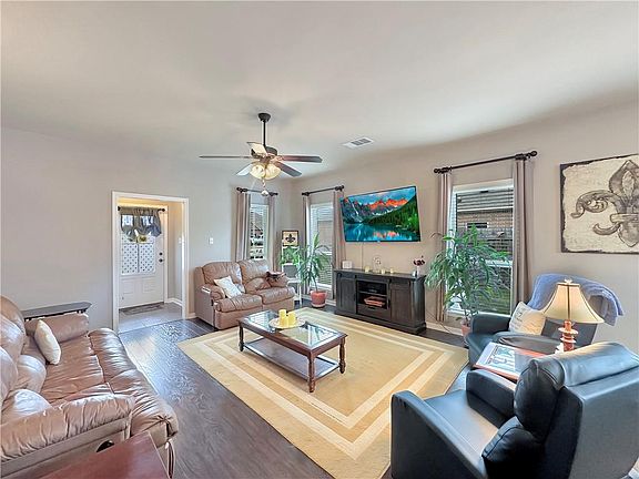 4th image of 104 Trenton Dr