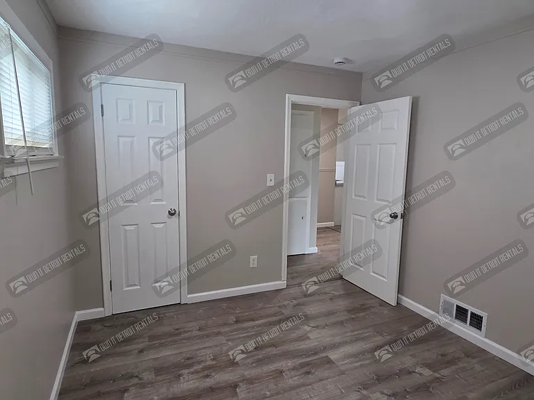 13065 Sherman Ave — Photo 10