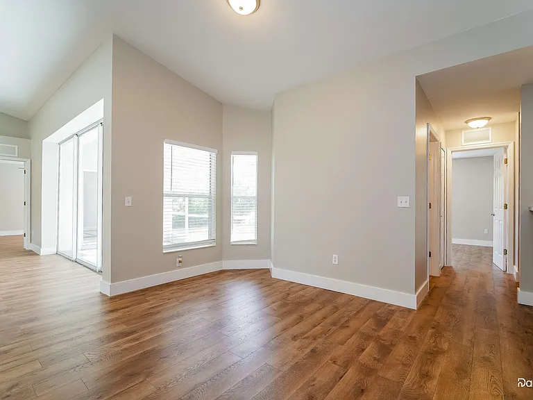 1743 Hazelton Ave — Photo 4