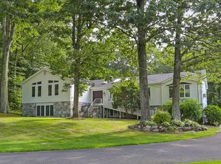 89 Cranbury Dr, Trumbull, CT 06611