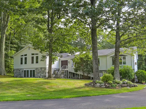 89 Cranbury Drive, Trumbull, CT 06611