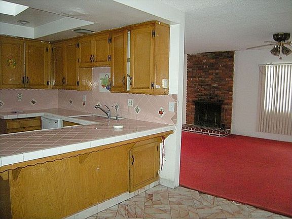 5th image of 9225 Los Angeles St
