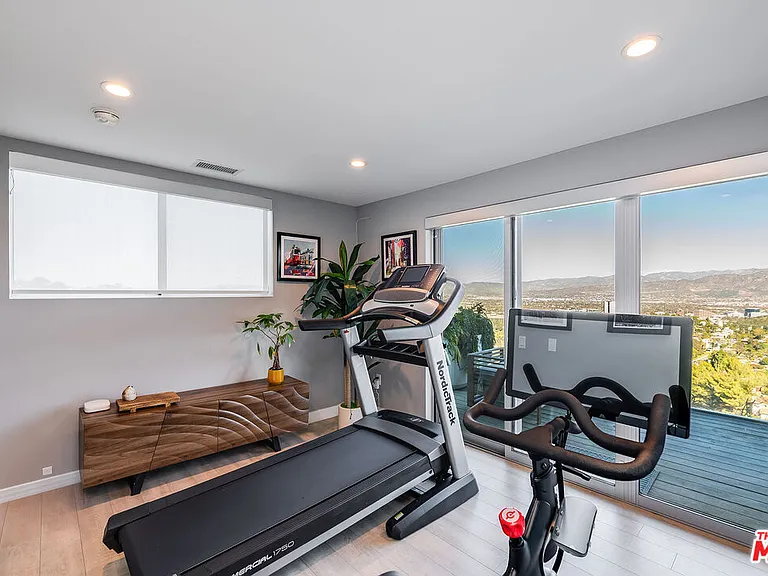 7191 Pacific View Dr — Photo 17