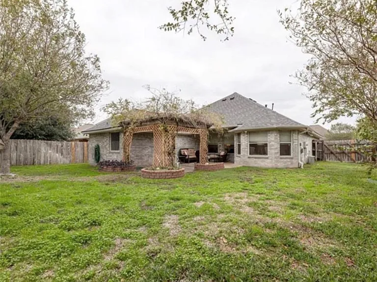 3818 Dresden Ln — Photo 13