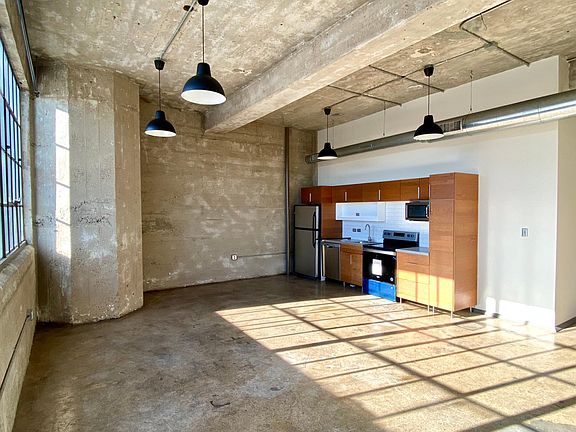 2nd image of 200 W Jackson Ave #6008a3874