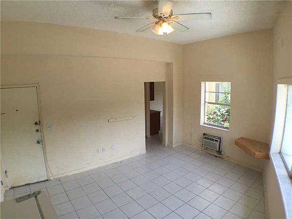 4th image of 2618 Collins Ave APT 222