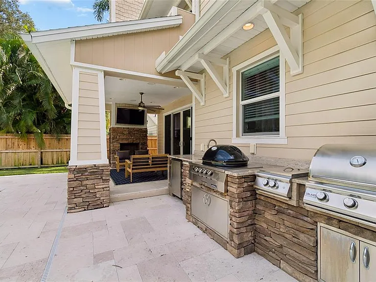 110 S Beverly Ave — Photo 23