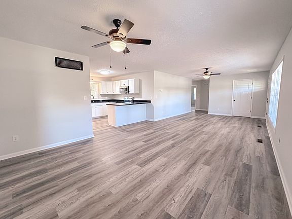 4th image of 318 North Dr