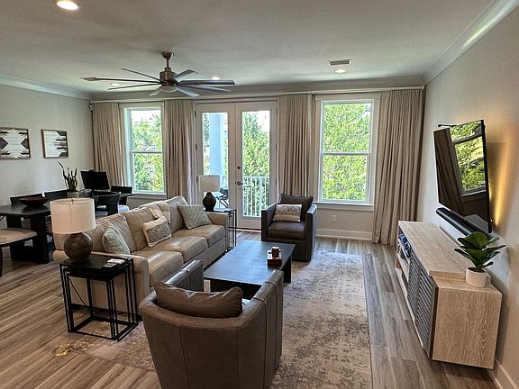 5th image of 215 English Cove Ct