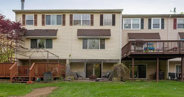 57 Brighton Ct — Photo 17