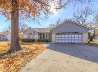 1121 W Chambers Ct, Claremore, OK 74017