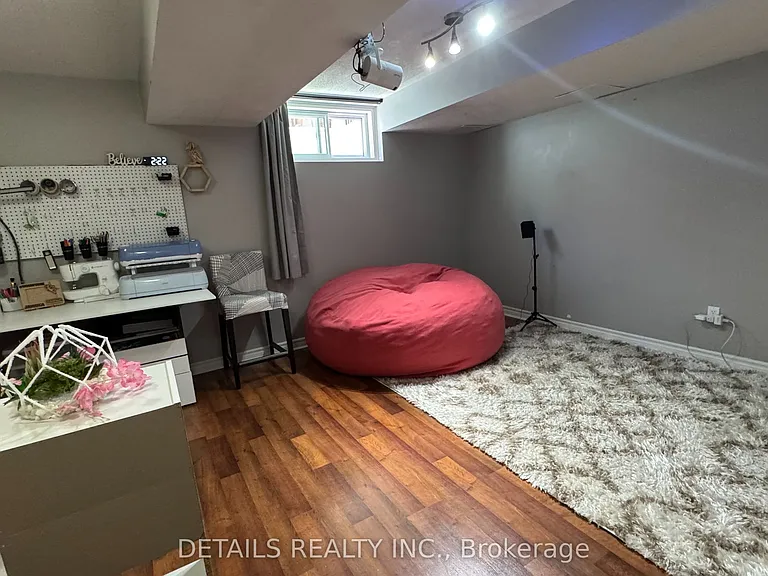 131 Markland Cres — Photo 14