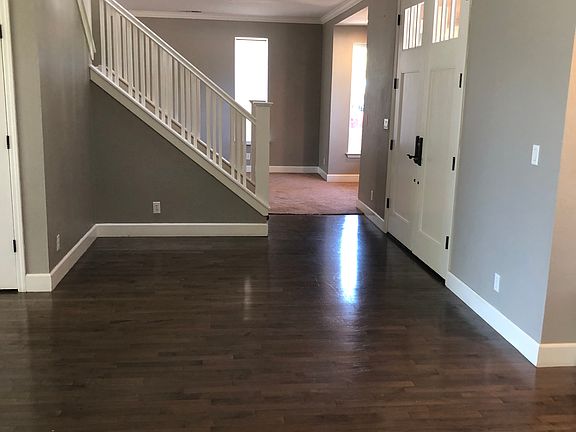 4th image of 301 Sunrise Dr