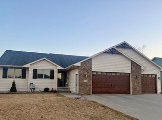 809 E Leslie Dr, Garretson, SD 57030