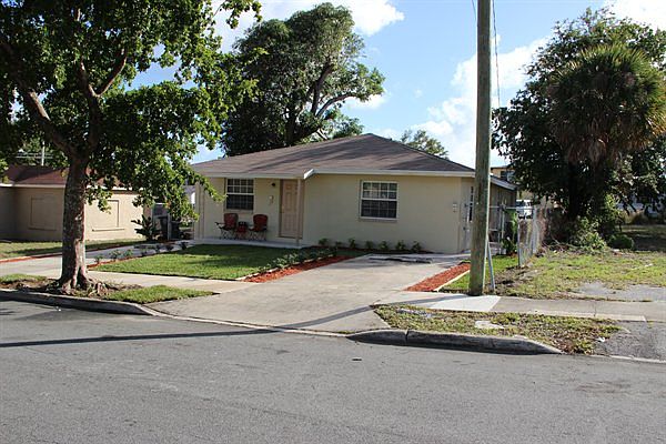 2nd image of 704 14th St