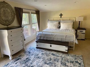 18827 Hillside Dr, Helotes, TX 78023