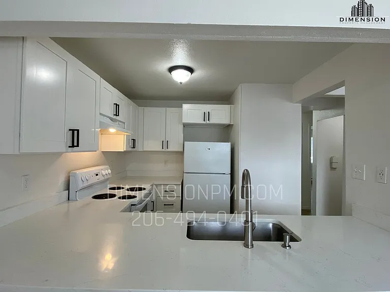 717 Myrtine St — Photo 7