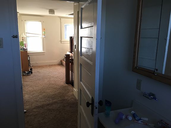 3rd image of 448 Stewart St #11314161