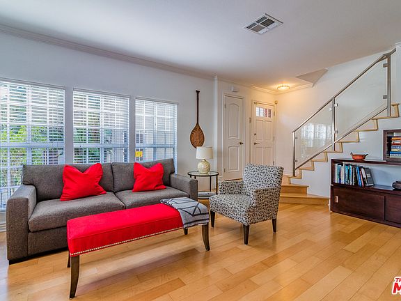 2nd image of 141 N Clark Dr APT 4