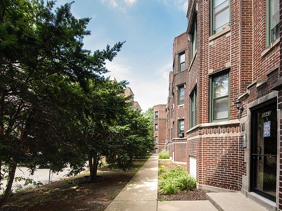 3rd image of 3841-45 N Greenview Ave #3W