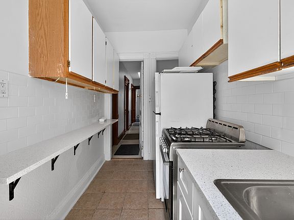3rd image of 330 Lafayette Ave #3