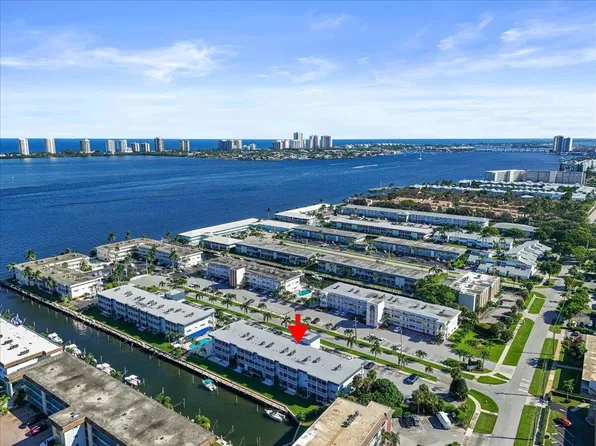 131 Doolen Ct APT 207, North Palm Beach, FL 33408