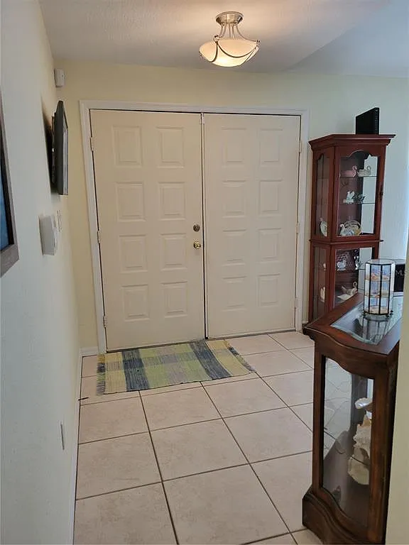 3 bed, 1879 sqft, $3,300 — Photo 3