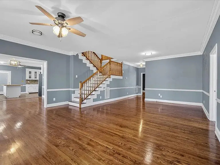 1032 Lynch Rd — Photo 3