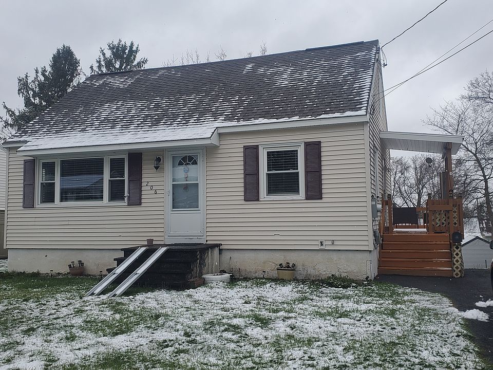 1st image of 206 Dixon Dr