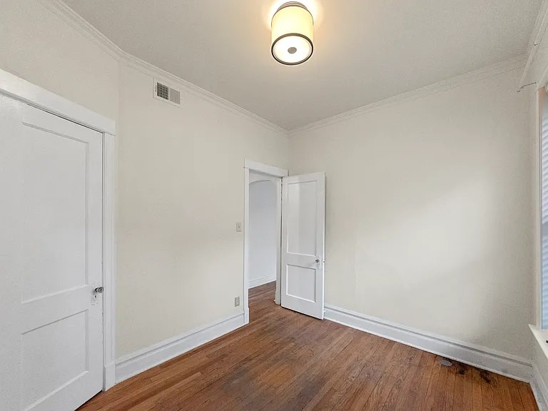 1353 W Catalpa Ave #1 — Photo 11