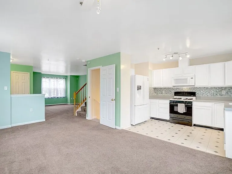 1121 Varney St SE — Photo 13