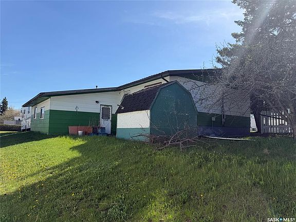 3rd image of 205 Pipestone AVENUE