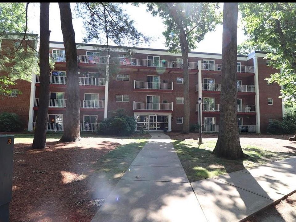 1st image of 65 Greentree Ln #65