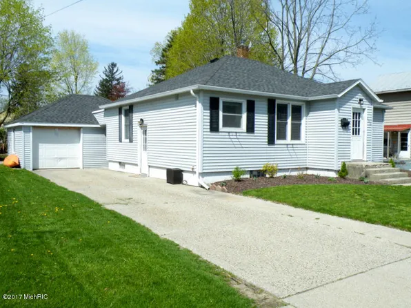 510 N Hudson St, Lowell, MI 49331