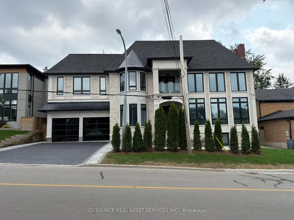 211 Kennedy St W, Aurora, ON L4G 2L9