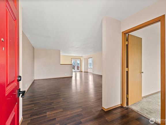 5th image of 208 Nelsen Street NE