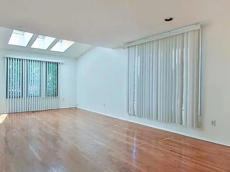700 Mainsail Ln #700 — Photo 2