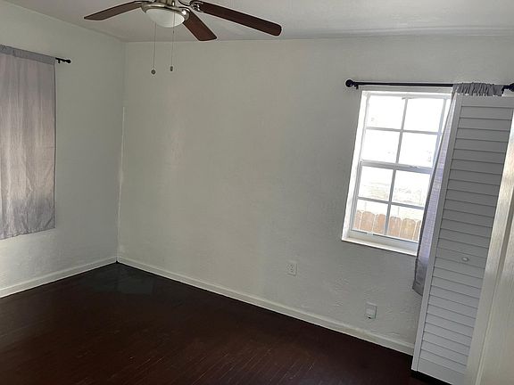 4th image of 1225-1225 NW 45th St