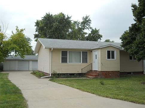 1st image of 404 W Oak St