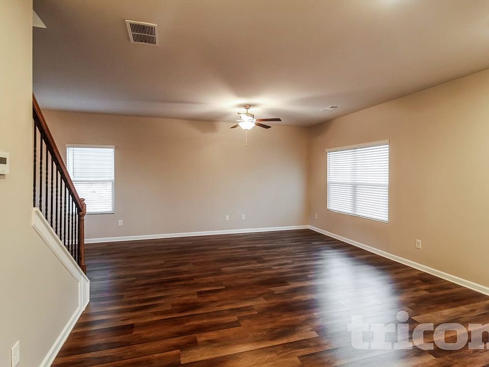 1st image of 2867 McKenzie Dr