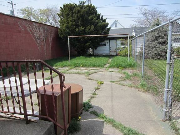 Fenced-in yard