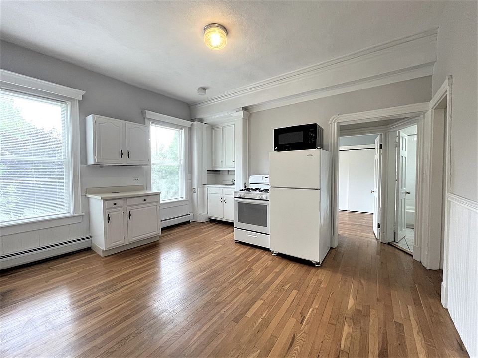 1st image of 1 Cedar Sq APT 2