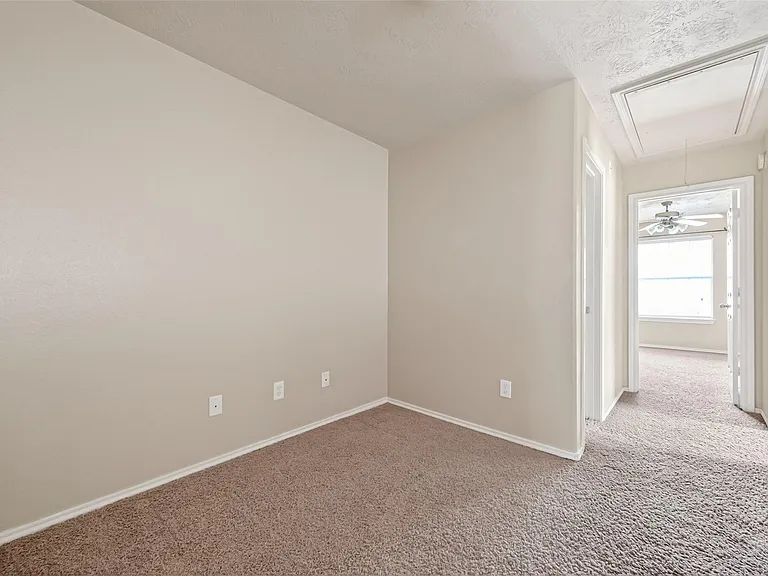 5626 Claybeck Ln — Photo 15