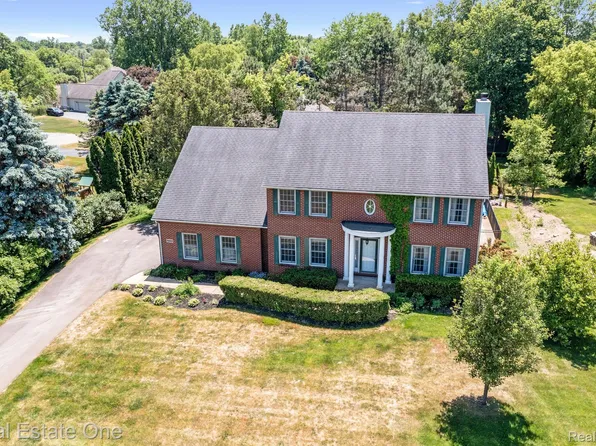 13924 Edenderry Dr, Green Oak Twp, MI 48178
