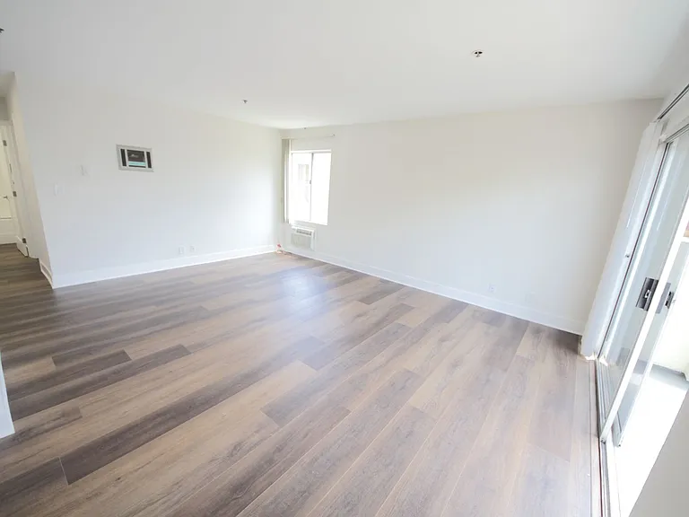 10615 Rose Ave — Photo 13