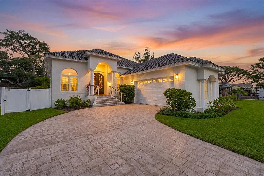 4 bed, 2.0 bath, 2244 sqft, $5,000 — Photo 1