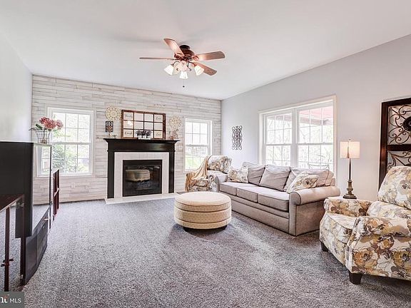 5th image of 608 Kensington Dr